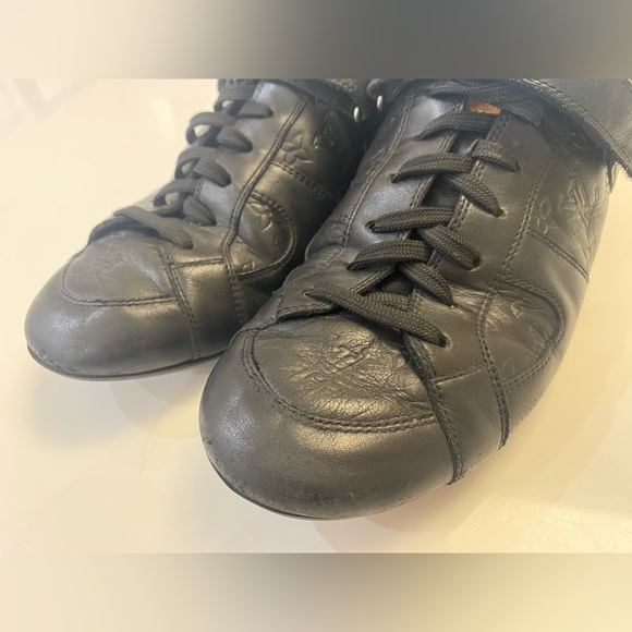 Louis Vuitton Globe Trotter Embossed Leather Sneakers Black - Picture 4 of 10